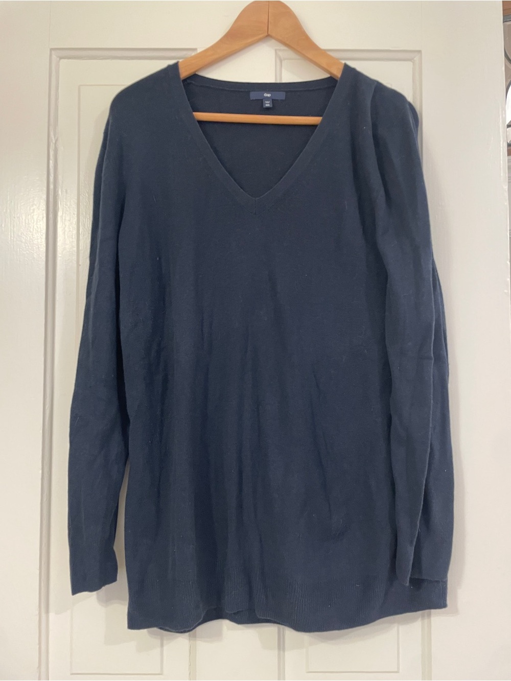 GAP Women's V-Neck Sweater in Navy Blue